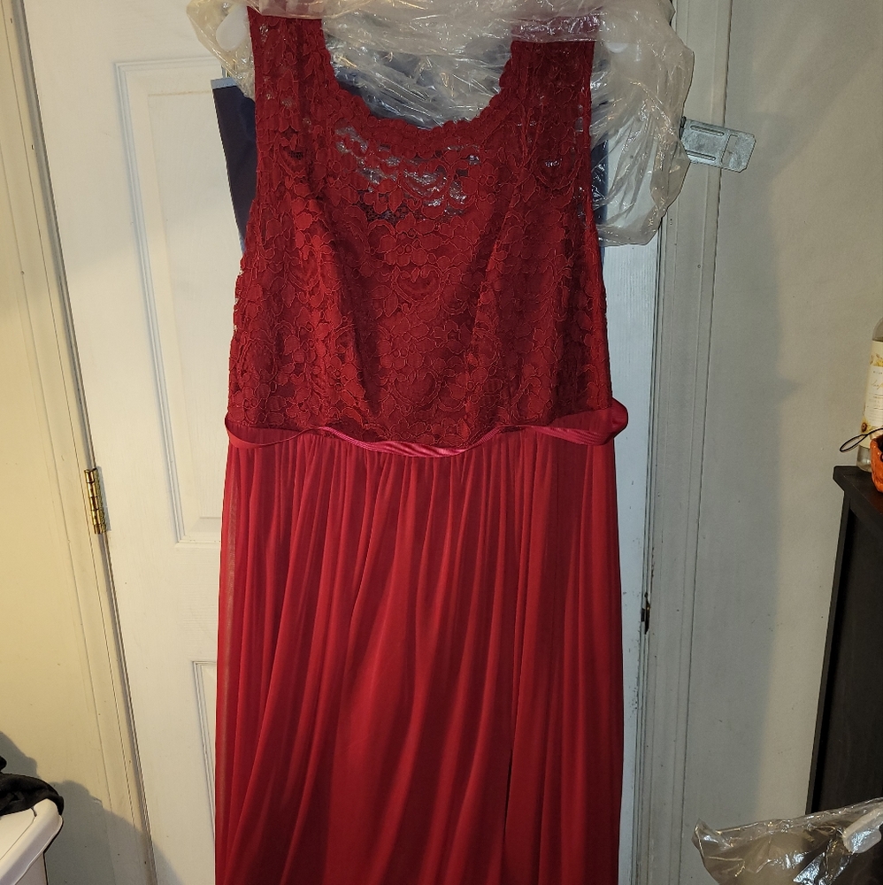 Bridesmaid dress. Brand new size 20.